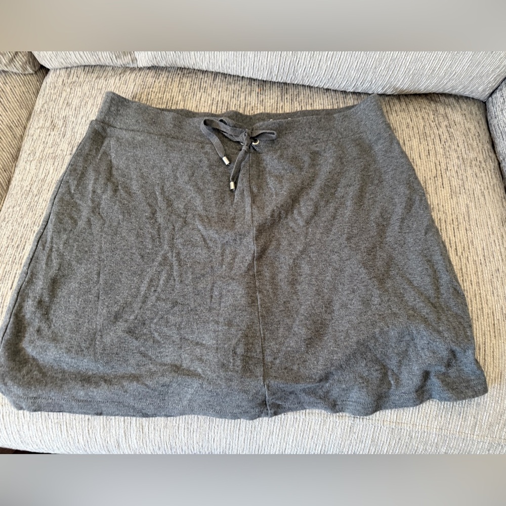 Grey knit skort